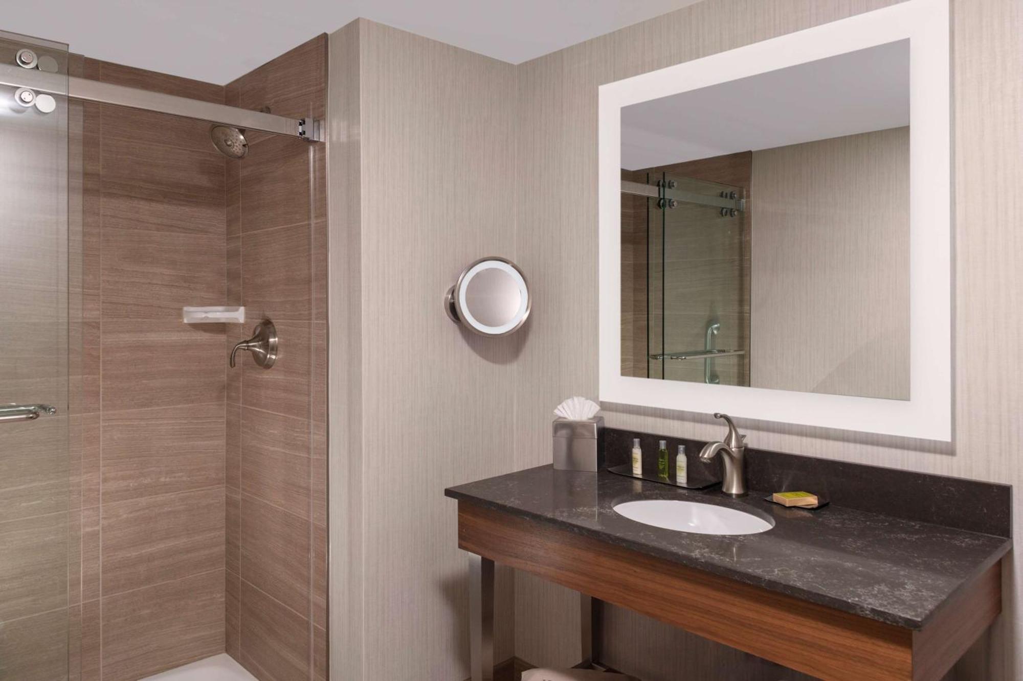 Doubletree By Hilton Hotel Burlington Vermont Exteriör bild